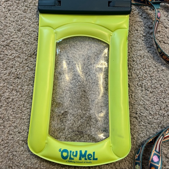Disney Aulani Waterproof Phone Holder - Picture 2 of 3